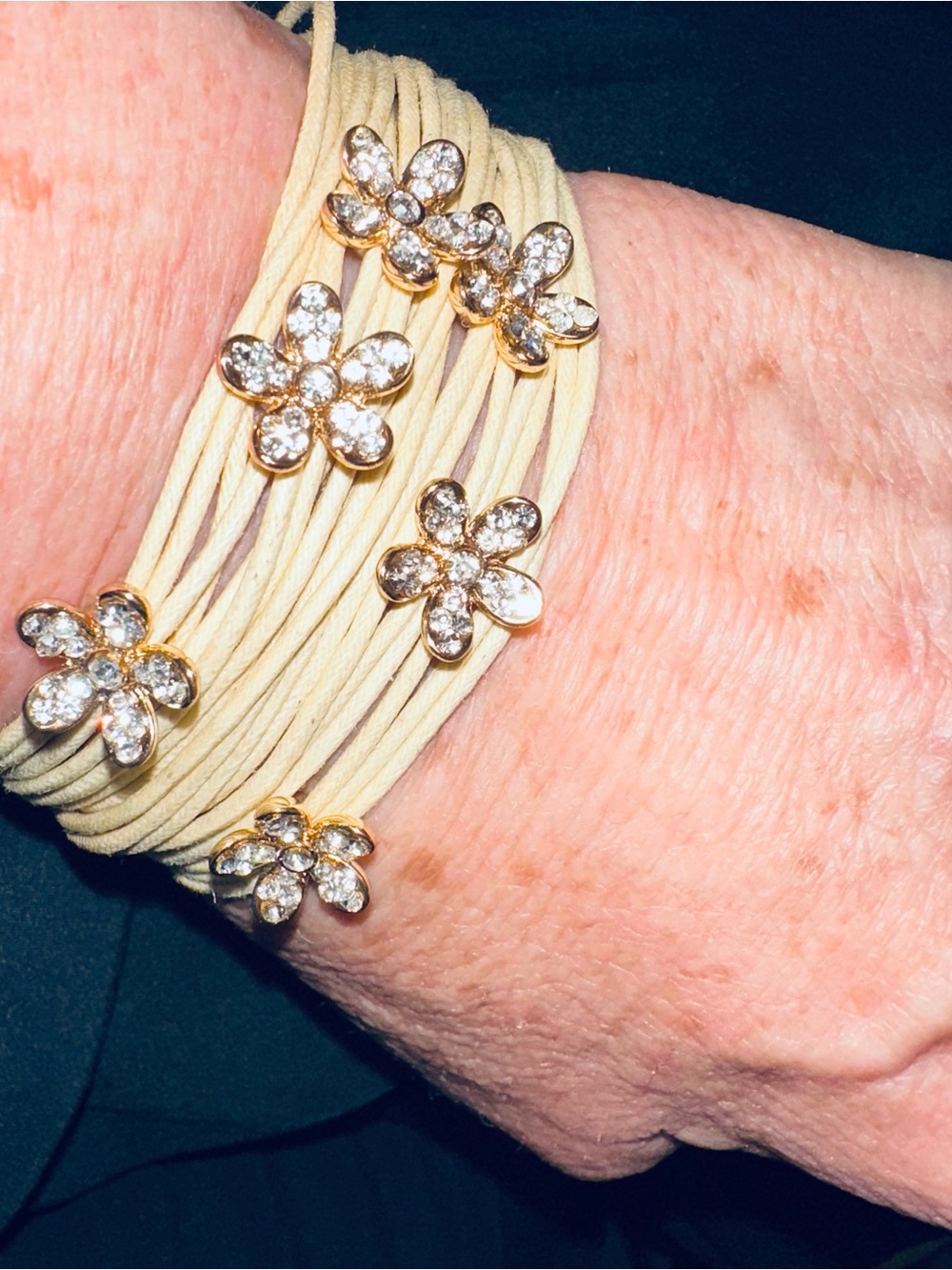 SAACHI Leather Wrap Bracelet Magnet Close